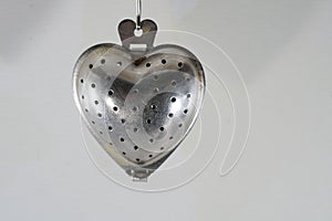 Tea strainer is indispensable in the kitchen for the preparation of fresh tea