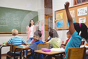 Teacher gettting an answer from a student