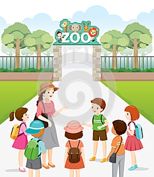 Teacher Take Children To The Zoo