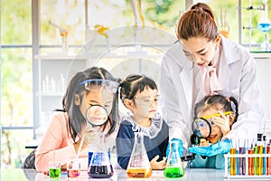 Teacher use magnifying glass to look through