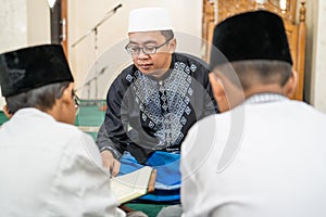 Teaching muslim kid to read quran