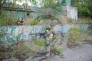 A team of airsoft players prepared for the attack of opponents.