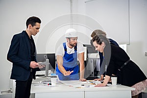 A team of constructions designers meeting with an engineer in th