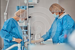 A team of doctors performs an operation. A group of surgeons at work in the operating room, saving the life of the
