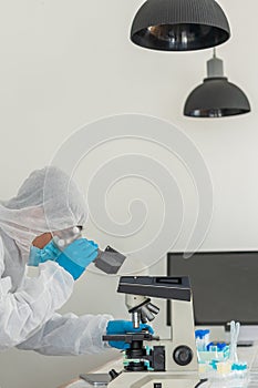 Team Doctors wear coronavirus protective clothing and rubber gloves to inspect the COVID-19 coronavirus and research the