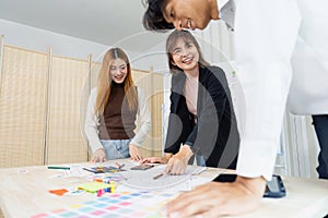 team of UI UX web designer are working together to develop mobile responsive websites with UI UX front end designer