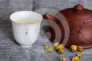 Teapot and chrysanthemum tea