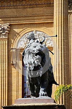 Teatro massimo, palermo, bronze lion