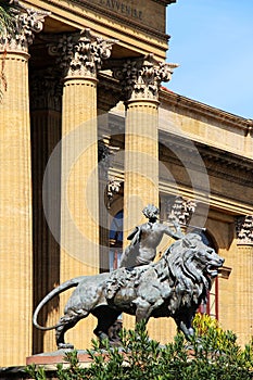 Teatro massimo, palermo, bronze lion