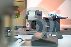Technically professional machine for 3D scanning and measurement of plastic moldings using a laser photo