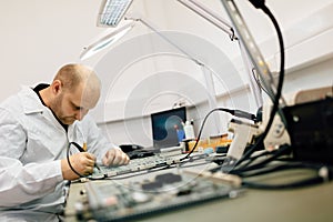 Technician repairing cmts cards