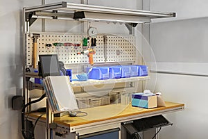 Technician workbench desk