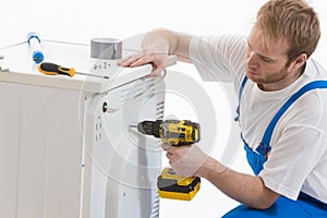 Tecnician fixing a washing machine