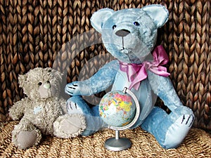 Teddy-bears & globe