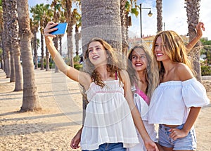 Teen best friends girls group shooting selfie