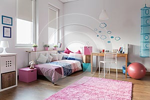 Teen girl bedroom photo