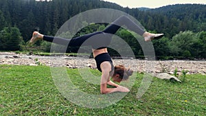 Teenage girl doing coup exercise