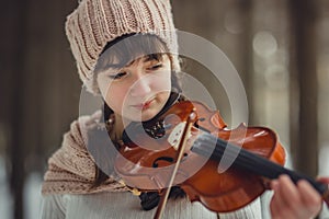 Teenage girl portrait with violin