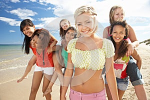 Adolescente le ragazze sul Spiaggia 