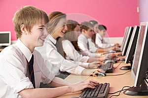 Dospívající v to třída počítače 