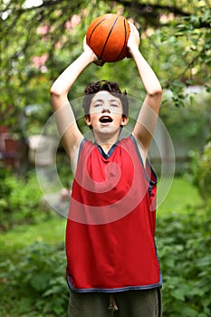 Teenager basketball palyer training with ball