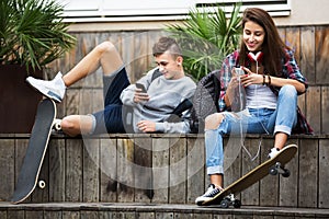 Teenagers with smarthphones