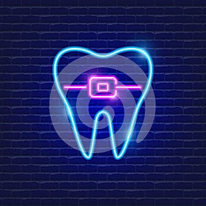 Teeth with ligature braces neon icon. Orthodontics concept. Sign for dentistry clinic photo