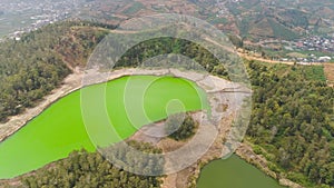 telaga warna lake at plateau dieng