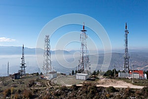 La Torre cielo blu. telecomunicazioni la Torre mattina 