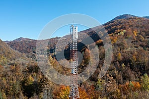 La Torre cielo blu. telecomunicazioni la Torre mattina 