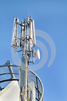 Telecommunication base stations network repeaters