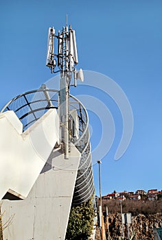 Telecommunication base stations network repeaters