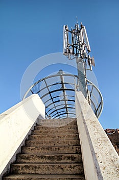 Telecommunication base stations network repeaters