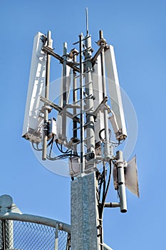 Telecommunication base stations network repeaters