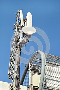 Telecommunication base stations network repeaters