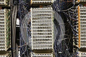 Telecommunication cable distribution panel