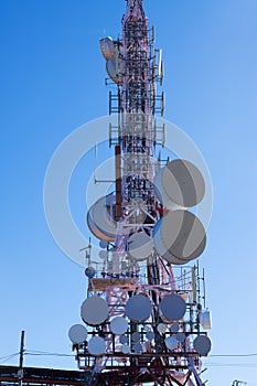 Telecommunications antenna for radio, TV and telephony