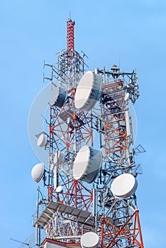 Telecommunications antenna tower