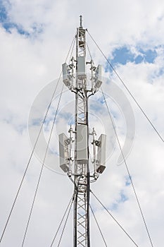 Telecommunications mast