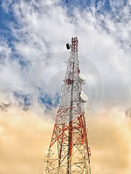 Telecommunications tower