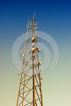 Telecommunications tower