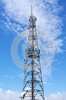 Telecommunications tower