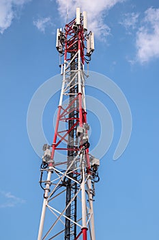 Telecomunication tower antenna
