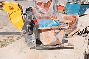 Telehandler bringing tube with mortar for bricklayers