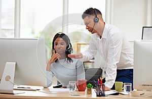 Telemarketing, customer service and call center manager, help and advice to employee with computer in office. Contact us
