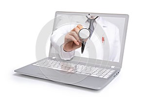 Telemedicína. lekár stetoskop na počítač prenosný počítač obrazovka 