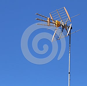 television antenna to receive television programs