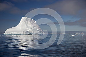 Tempanos en la peninsula Antartica photo