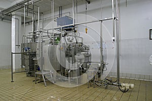 Temperature controlled tanks and pipes in modern dairy