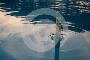 Temperature termometer swimming pool photo